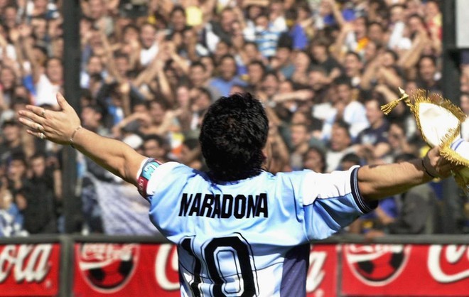 Mới đây, thông tin huyền thoại bóng đá  Maradona ra đi ở tuổi 60 vì đau tim đã khiến người hâm mộ không khỏi bàng hoàng và tiếc thương.