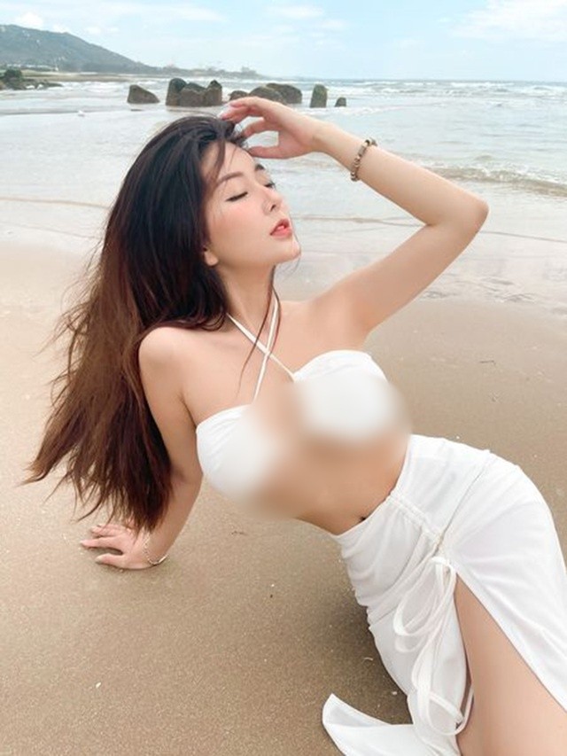 " Hot girl học đường" Võ Ngọc Trân là cái tên gây chú ý đầu tiên khi khoe đường cong nóng bỏng bằng bikini.