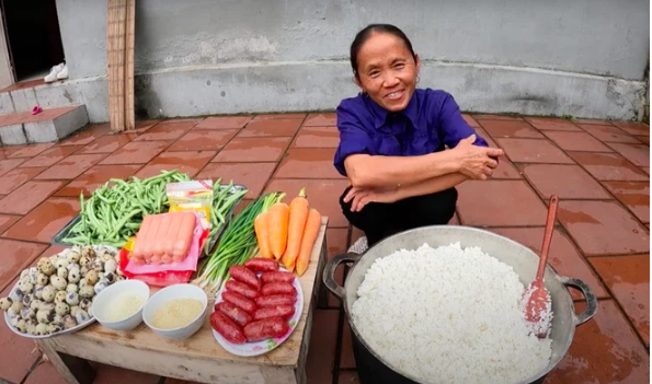 "Cơm rang trân châu" là món ăn gây khó hiểu gần đây nhất của  bà Tân Vlog. Đa số người xem dưới phần bình luận đều cho rằng bà đã nhầm lẫn với “cơm rang Dương Châu” bởi những nguyên liệu mà bà chuẩn bị hoàn toàn giống.