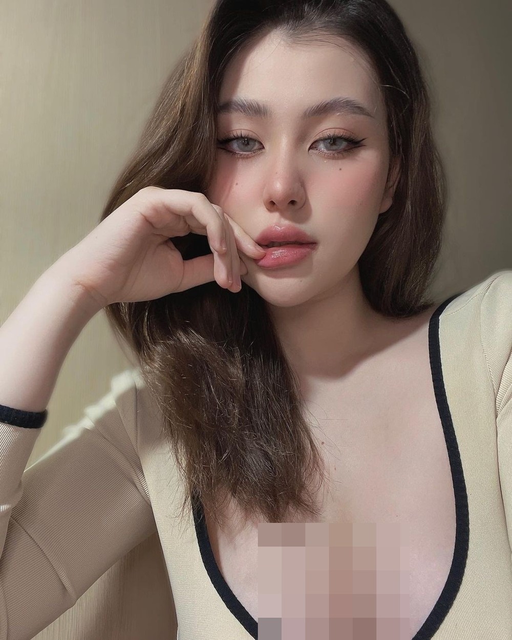 Không chỉ là " hot girl ngực khủng" đình đám trên mạng xã hội, Sunna còn được biết đến là bạn thân của Xoài Non – bà xã nam streamer giàu nhất Việt Nam.