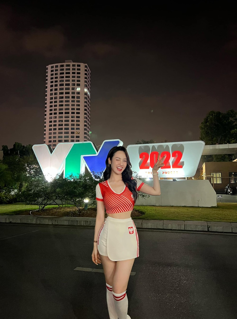 Vũ Trà My đến từ Nghệ An là hot girl nổi bật khi xuất hiện trong chương trình "Nóng cùng  World Cup 2022".