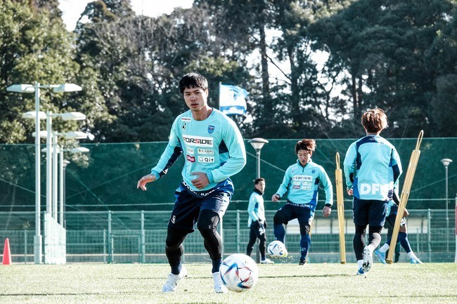 Công Phượng lại bị ‘bỏ rơi’, Yokohama FC thua trận