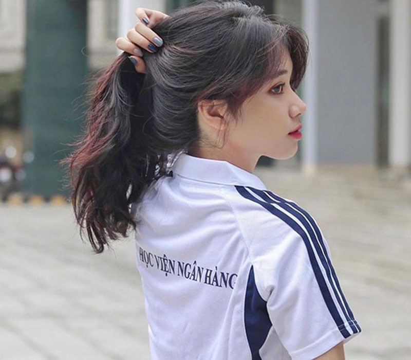 Đoàn Triệu Diệu Anh, sinh năm 2001 là cựu học sinh trường THPT Nam Trực (Nam Định). Nàng  hot girl này từng nổi tiếng nhờ khoảnh khắc bị chụp trộm trong buổi đầu nhập học.