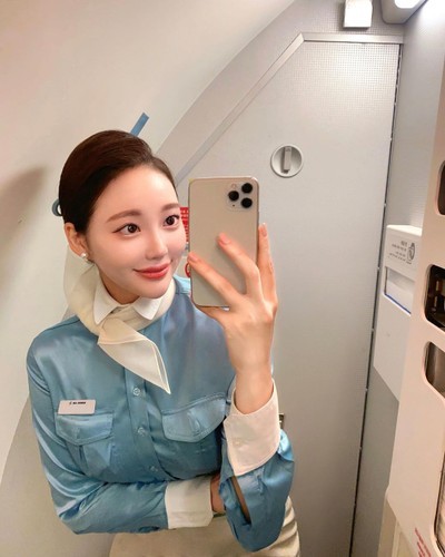 Mnnming (Mi Jin) được biết tới là một  nữ tiếp viên hàng không hãng Korean Air. Tên tuổi của cô khá nổi tiếng trên MXH.