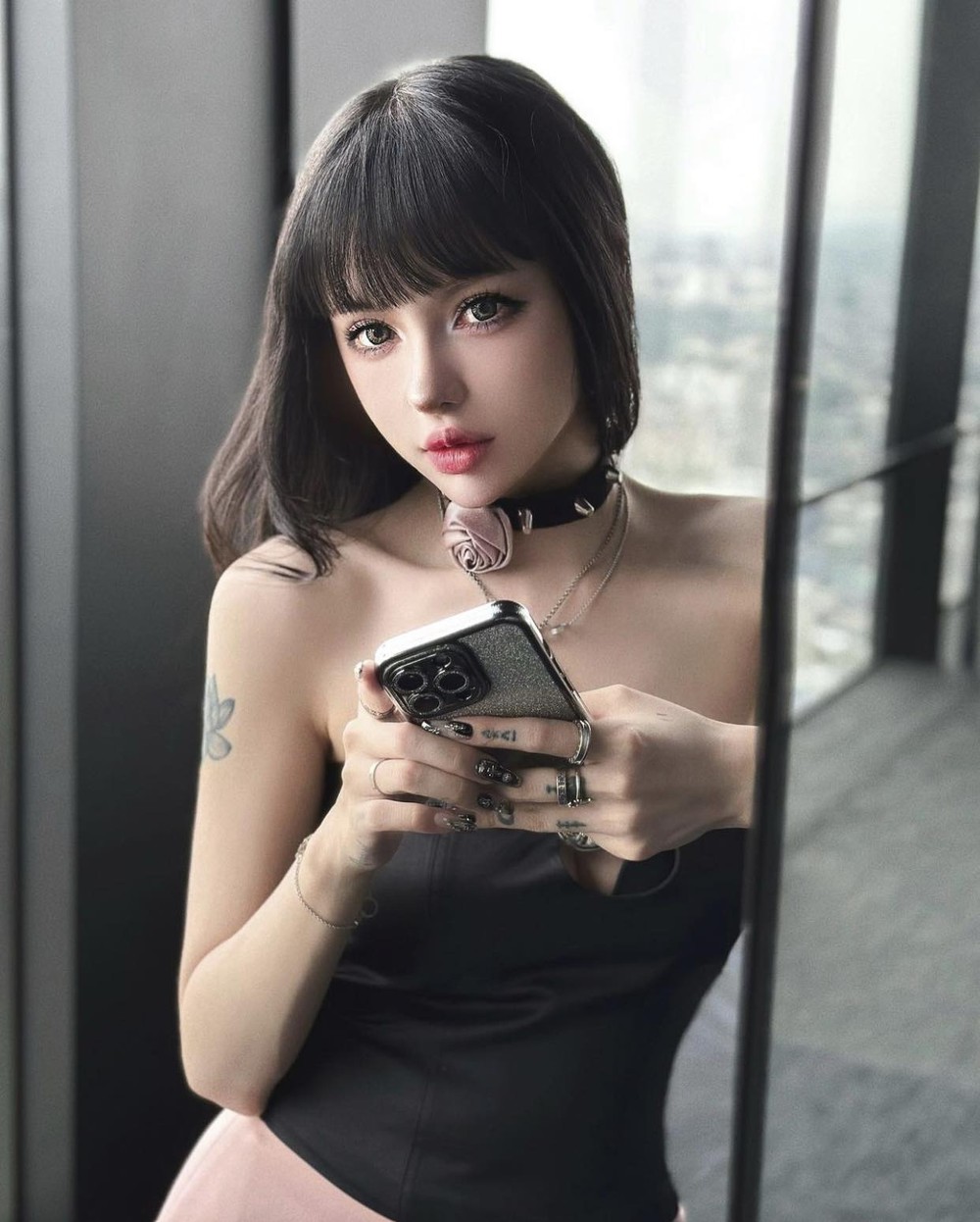 Khác với "rừng"  hot girl nổi danh trên mạng, Kina Shen gây ấn tượng bởi cá tính riêng biệt, chẳng giống ai.