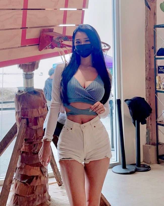 Jeong Eun, nickname Jasmine là người mẫu,  hot girl xinh đẹp thu hút rất nhiều fan là nam giới tại Hàn Quốc.