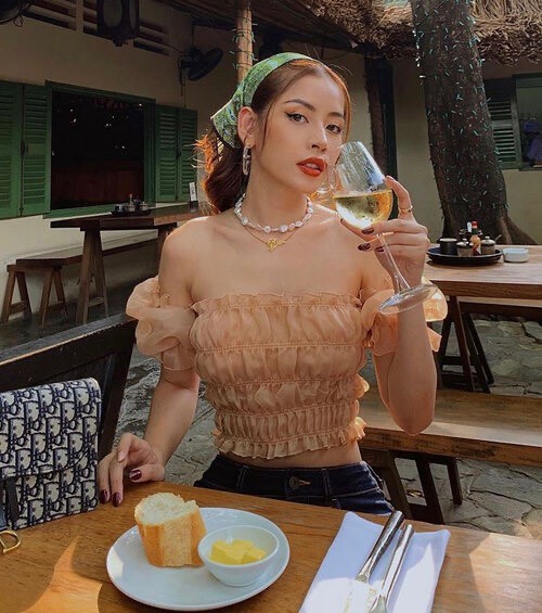 Nổi tiếng là fashionista chính hiệu, Chi Pu tích cực lăng xê nhưng  xu hướng thời trang mới cực xinh xắn.