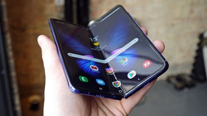 1.  Điện thoại Samsung Galaxy Fold là mẫu smartphone màn hình gập đầu tiên của Samsung. Tính đến thời điểm hiện tại, đây là cấu hình mạnh mẽ nhất của thế giới Android.