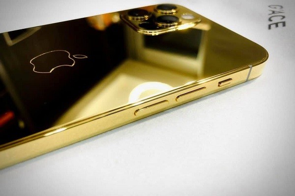 iPhone 12 mạ vàng “made in Vietnam”: Đẹp lộng lẫy nhưng... mang tật