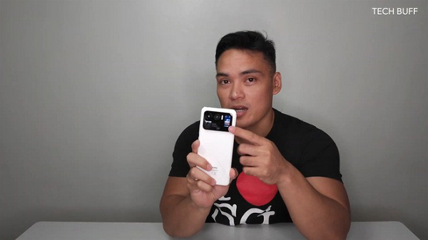 Kênh Youtube tới từ Philippines mang tên Tech Buff PH đã bất ngờ đăng tải video trên tay chiếc máy được cho là  Xiaomi Mi 11 Ultra.