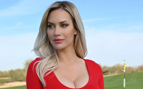 Dù được mệnh danh là  nữ golf thủ quyến rũ nhất hành tinh nhưng mỗi lần ra sân Paige Spiranac phải chịu vô số lời chê bai về ngoại hình tới từ cộng đồng mạng, đến mức cô nàng phải chính thức lên tiếng trong một buổi phỏng vấn mới đây.