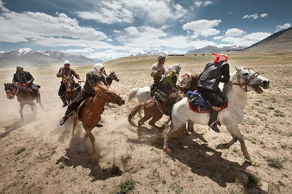 Những  người du mục Kyrgyz sống ở vùng đất Wakhan - một vùng lãnh thổ xa xôi hẻo lãnh phía Đông Bắc của đất nước Afghanistan nằm sâu trong những dãy núi hùng vỹ của khu vực Trung Á.