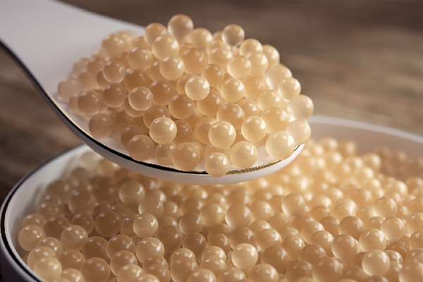 Trong các loại trứng cá tầm thì  trứng cá tầm bạch tạng “White Caviar” là quý hiếm nhất. Với giá cả đắt đỏ lên đến hàng chục nghìn USD/kg, thậm chí có loại còn đến hơn 100,000 USD/kg.