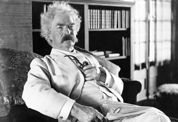 Nhà văn người Mỹ Mark Twain có giấc mơ tiên đoán trước được cái chết của anh trai mình. Mark Twain (tên thật Samuel Langhorne Clemens) đã thấy rõ đám tang của anh trai mình trong giấc mơ.