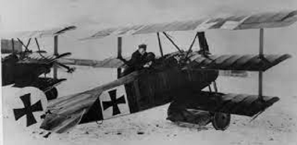 Manfred Albrecht Freiherr von Richthofen là một phi công người Đức có biệt danh là "Nam tước đỏ". Anh nổi tiếng là sát thủ trên không khi một mình bắn hạ hơn 80 máy bay địch trong Thế chiến I.