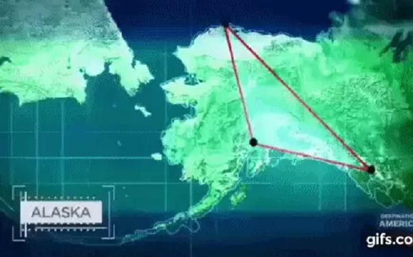  Tam giác Alaska bao phủ một khu vực rộng lớn của tiểu bang Alaska, từ khu vực Đông Nam gần Juneau và Yakutat đến khu vực phía Bắc của dãy núi Barrow và thành phố Anchorage.