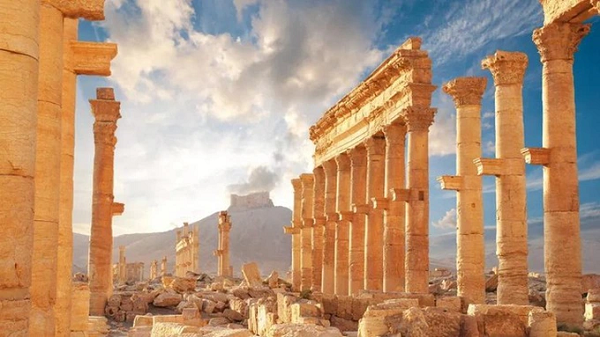 Palmyra là một thành phố cổ của Syria, nơi đây từng lưu trữ rất nhiều công trình kiến trúc độc đáo còn sót lại từ xa xưa. Palmyra còn từng được nhắc đến trong kinh thánh.