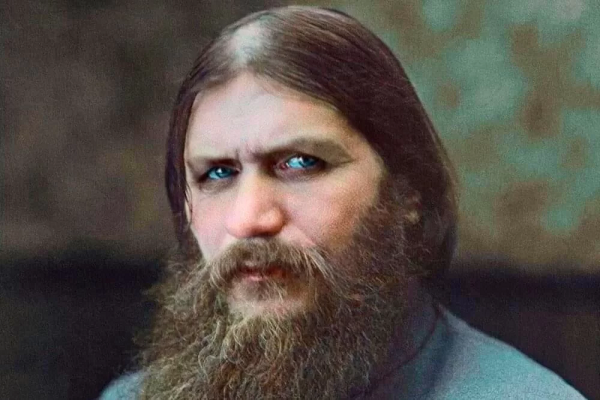 Tu sĩ thần bí Grigory Rasputin của Nga là nhân vật vô cùng  đặc biệt trong lịch sử. Sinh thời, Rasputin có mối quan hệ gần gũi với gia đình hoàng tộc Nga Romanov khiến giới quý tộc phải khiếp sợ. Rasputin trở thành cố vấn đáng tin cậy của nữ hoàng Alexandra Feodorovna sau khi thuyết phục được bà rằng chính mình đã cứu được hoàng tử Alexey khỏi căn bệnh máu loãng,