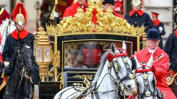  Cố Nữ hoàng Elizabeth II là vị quân chủ đặc biệt, vì bà đã phá vỡ khá nhiều kỷ lục trước đây được thiết lập bởi các vị quân chủ trên thế giới, trong đó có những kỷ lục đã tồn tại hơn 3 thế kỷ, và đến thời của bà mới xô ngã.