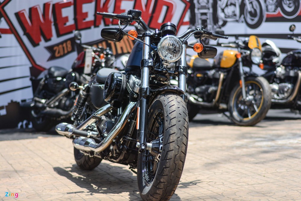  Harley-Davidson Forty-Eight được gọi tắt là 48, là thành viên trong gia đình Sportster của Harley-Davidson. Tại Việt Nam, Forty-Eight là mẫu xe thành công nhất của dòng Sportster và là con bài chủ lực của hãng xe Mỹ.