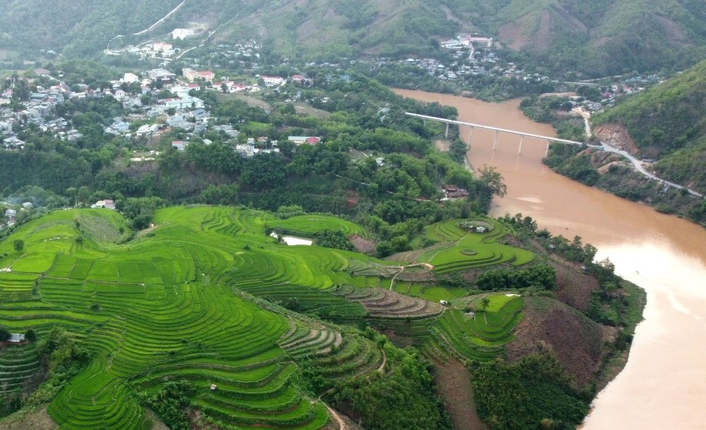 Mường Lát là huyện xa nhất của xứ Thanh, cách thành phố Thanh Hóa hơn 220km, tiếp giáp với nước bạn Lào, nơi đây có địa hình đồi núi hùng vĩ, với con sông Mã chảy quanh co. Ảnh: Quách Du