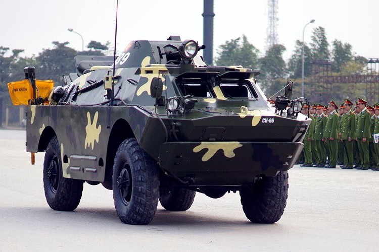 Xe trinh sát bọc thép  BRDM-2 là một trong những phương tiện bọc thép có trong biên chế của quân đội ta, tuy nhiên qua thời gian dài phục vụ dòng xe này đang dần trở nên lỗi thời và không còn đáp ứng được yêu cầu chiến đấu của quân đội trong tình hình mới. Nguồn ảnh: Kiến Thức.