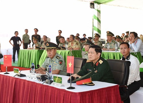 Trong khuôn khổ các hoạt động Giao lưu hữu nghị quốc phòng biên giới Việt Nam - Trung Quốc lần thứ 4, ngày 23-9, LLVT Việt Nam và Trung Quốc phối hợp tổ chức  diễn tập liên hợp chống khủng bố “Nậm Na-2017”. Đại tướng Ngô Xuân Lịch, Ủy viên Bộ Chính trị, Phó bí thư Quân ủy Trung ương, Bộ trưởng Bộ Quốc phòng Việt Nam và Thượng tướng Phạm Trường Long, Ủy viên Bộ Chính trị, Phó chủ tịch Quân ủy Trung ương Trung Quốc theo dõi diễn tập.