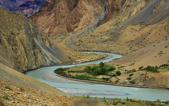 Thung lũng Spiti nằm ở dãy núi Himalaya, miền bắc Ấn Độ. Đây là một trong những  nơi cao nhất thế giới có người sinh sống. Cảnh quan trông như một thế giới khác lạ.