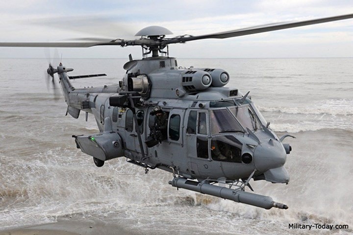  EC-725 Caracal được phát triển đặc biệt để đáp ứng yêu cầu của Không quân Pháp cho một chiếc trực thăng chuyên dụng, phục vụ các hoạt động tìm kiếm và cứu nạn. Ảnh: Military-Today.