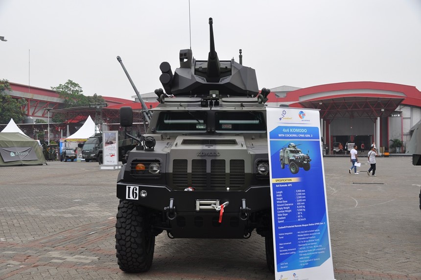 Trong khuôn khổ triển lãm quốc phòng  Indo Defence 2018, ngành công nghiệp quốc phòng Indonesia đã gây ấn tượng mạnh với nhiều mẫu xe thiết giáp sản xuất trong nước. Trong ảnh, mẫu xe bọc thép hạng nhẹ Komodo do Tập đoàn PT Pindad, nhà thầu quốc phòng hàng đầu Indonesia sản xuất.