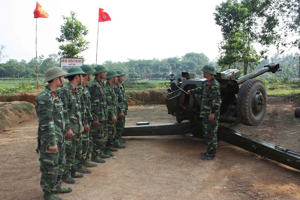 Hiện tại lựu pháo D-30 cỡ nòng 122mm là một trong những vũ khí chủ lực của  Pháo binh Việt Nam, bên cạnh những mẫu pháo kéo như D-20, M-46, M-30 hay M101. D-30 được đánh giá là ứng cử viên thay thế cho mẫu pháo kéo M-30 cùng cỡ nòng 122mm vốn đã phục vụ trong biên chế Quân đội ta trong suốt nhiều thập kỷ qua. Nguồn ảnh: Quân khu 2.