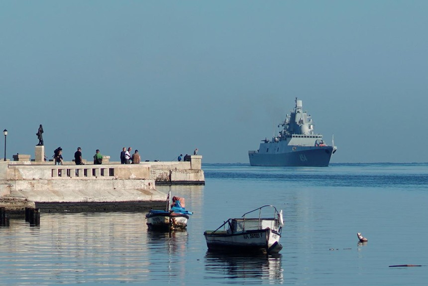 RT cho biết  tàu hộ vệ Đô đốc Gorshkov rời cảng Severomorsk, Nga vào tháng 2, trong chuyến công tác kéo dài đến Trung Quốc, Djibouti và Sri Lanka trước khi cập cảng Havana, Cuba vào ngày 24/6. Ảnh: Reuters.