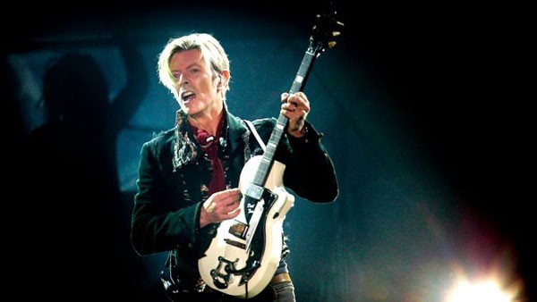 David Bowie, huyền thoại âm nhạc người Anh vừa qua đời vào ngày 11.1 sau 18 tháng chiến đấu với căn bệnh  ung thư gan. 