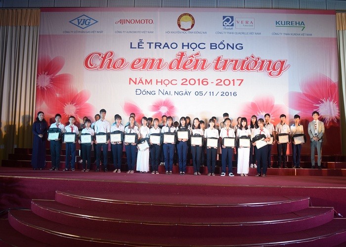 Học bổng “cho em đến trường” - Đồng hành cùng trẻ em nghèo