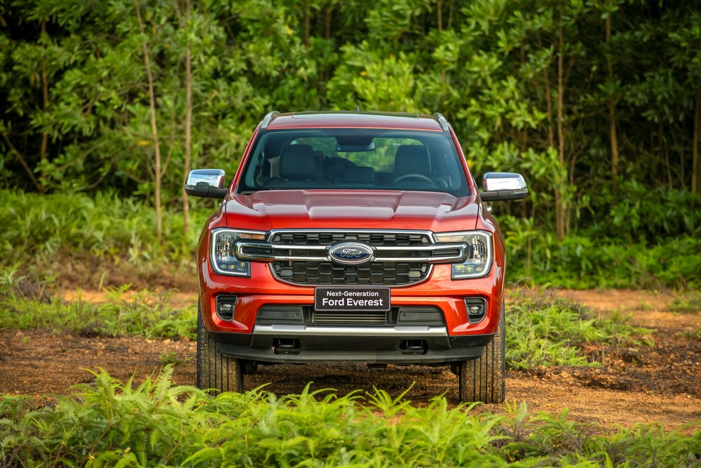 Ford Everest 2023 tại Việt Nam bản Titanium 4x2 với công nghệ an toàn, thông minh