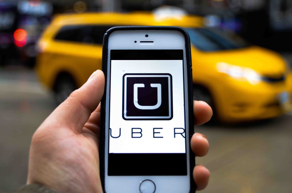 1. Uber Ngành kinh doanh: Vận tải theo yêu cầu Giá trị: 68 tỷ USD Năm ra đời: 2009 Quốc gia: Mỹ Uber là công ty vận hành ứng dụng cùng tên, kết nối giữa người lái xe và người có nhu cầu di chuyển bằng xe hơi.