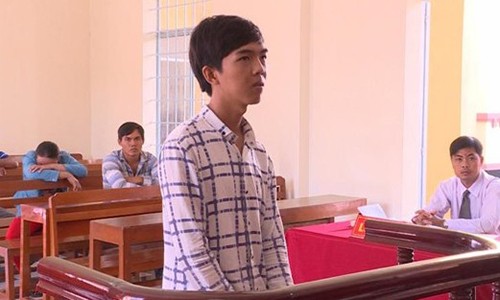 “Yêu” bạn gái lớp 8, nam thanh niên lãnh án tù