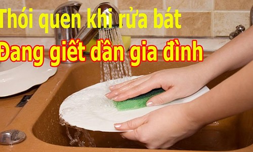 Rửa bát kiểu này, cả nhà có ngày ngộ độc