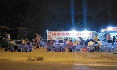 Làng nhậu sinh viên: Mẹ nghèo lặng người nhìn con "chén chú, chén anh"