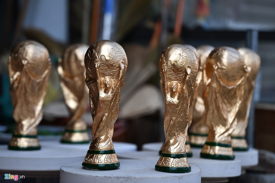 Những chiếc " cup vàng" World Cup lại xuất hiện ở Hà Nội nhân dịp giải vô địch bóng đá thế giới 2018 sắp diễn ra ở nước Nga từ ngày 14/6 tới.