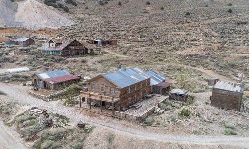 Cerro Gordo -  thị trấn kỳ lạ bị bỏ hoang tại Lone Pine, hạt Inyo, bang California, Mỹ, đang được rao bán với giá 925.000 USD. Từng là thị trấn khai thác bạc và chì lớn nhất tại California vào thế kỷ 19, Cerro Gordo có diện tích đất hơn 121 hecta.