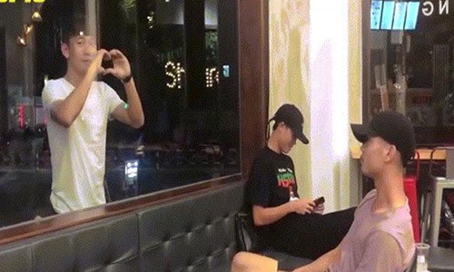 Video: Công Phượng "thả tim" Minh Vương khiến fan thích thú