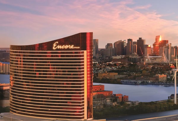 Theo Encore Boston Harbor, khu nghỉ dưỡng sòng bạc 671 phòng - vừa khai trương vào trung tuần tháng 6 vừa qua. Khu nghỉ mát này có chi phí xây dựng đắt đỏ nhất năm 2019, được xếp hạng là một trong 30 tòa nhà đắt nhất thế giới. Cảng Encore Boston rộng 3 triệu mét vuông là một phần của cảng Boston, liền kề với thành phố. Khu nghỉ mát Encore Boston Harbor có sòng bạc rộng 1.950m2; 15 địa điểm ăn uống và phòng chờ, bao gồm tiệc tự chọn; 4.645m2 không gian sự kiện trong nhà và ngoài trời; spa với 16 phòng trị liệu; hơn 900m2 không gian bán lẻ và công viên Harborwalk rộng sáu mẫu.