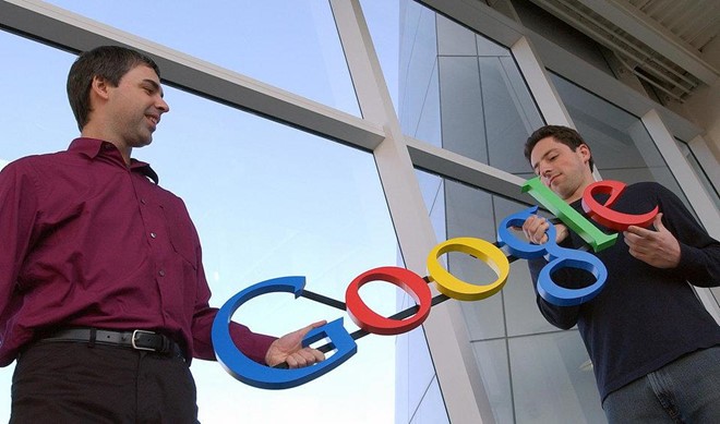 Hai nhà đồng sáng lập Google, Larry Page (trái) và Sergey Brin, tổ chức Trại Google từ năm 2012, lấy cảm hứng từ Diễn đàn Kinh tế Thế Giới ở Davos, Thụy Sỹ. Trại hè này quy tụ nhiều người nổi tiếng, có sức ảnh hưởng, đến bàn luận về những vấn đề đang nóng trên toàn cầu. Ảnh: AP.