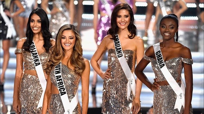 Manila (2017): Trong một báo cáo cập nhật từ Rappler, Chavit Singson của LCS và các nhà tài trợ cuộc thi Miss Universe, BTC đã chi khoảng 15 triệu USD cho cuộc thi vào tháng 1 năm 2017 tại Manila. Nhà tài trợ cuộc thi bao gồm Okada Manila, Solar Entertainment, Inc, SM Lifestyle Entertainment, Inc, Philippine Airlines, và Pass It Forward. Ảnh: Youtube.