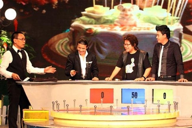 "Chiếc Nón Kỳ Diệu" là gameshow "đinh" của VTV vào khung giờ cuối tuần và là chương trình thu hút nhiều quảng cáo của đài cho đến tận bây giờ. Trải qua 15 năm với 811 số, "Chiếc Nón Kỳ Diệu" đã trở thành một món ăn tinh thần không thể thiếu. Đặc biệt, khán giả không chỉ nhớ đến chương trình bắng các ô chữ bí mật, các màn chơi hài hước đầy tính may rủi, mà còn "nhớ mặt - gọi tên" các MC gắn bó với vòng quay kỳ diệu.      Nhà báo Lại Văn Sâm