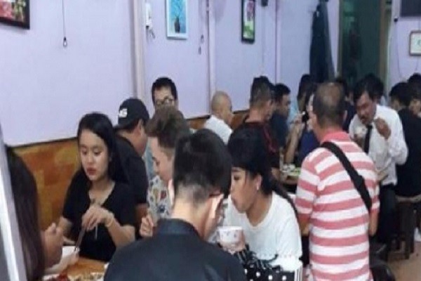 Quán bún riêu bán 500 suất cũng tạm đóng cửa vì dịch COVID-19