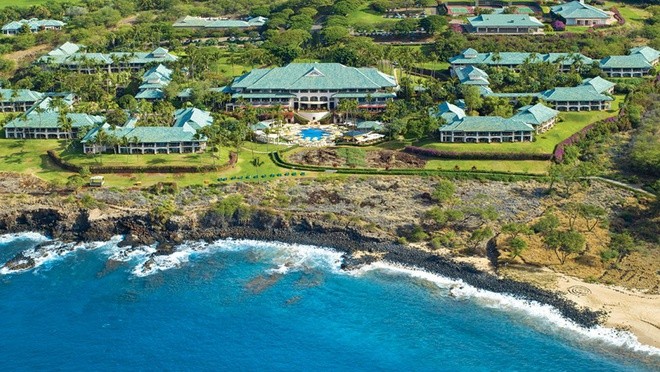 Lanai là một  hòn đảo nhỏ thuộc quần đảo Hawaii với hơn 3.200 cư dân sinh sống. Năm 2012, tỷ phú Larry Ellison đã mua lại hòn đảo này với giá 300 triệu USD. Với số tiền đó, ông sở hữu 98% hòn đảo, 2 khu nghỉ dưỡng bốn mùa và một khách sạn tại đây. Ảnh: Beam.