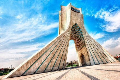 Tháp Azadi, Iran: Đây là một biểu tượng của Tehran - thủ đô Iran, với kiến trúc trang nhã, tinh tế. Bên trong tháp có một bảo tàng cho du khách tham quan. Ảnh: Orujtravel.  Có thể bạn quan tâm