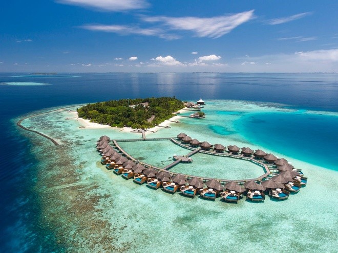  Baros Maldives, khu nghỉ dưỡng sang trọng ở Ấn Độ Dương, vừa được vinh danh khách sạn cao cấp tốt nhất thế giới năm 2020 do người dùng Tripadvisor bình chọn. Baros cũng giành danh hiệu khu nghỉ dưỡng lãng mạn nhất thế giới trong 7 năm liên tiếp. Ảnh: Business Insider.